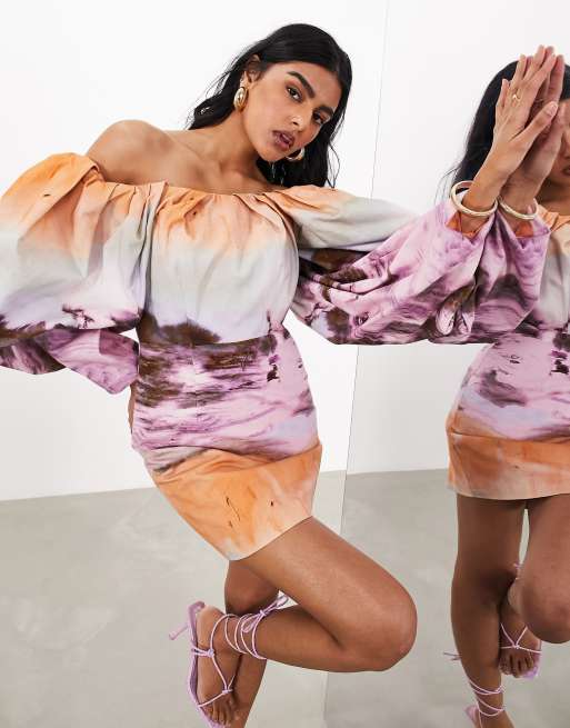 ASOS EDITION Robe courte structuree a encolure Bardot et imprime coucher de soleil