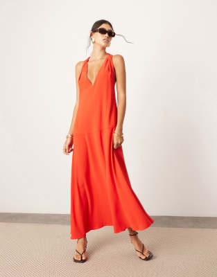 Robe longue avec taille tombante et détail torsadé aux épaules - Rouge 38