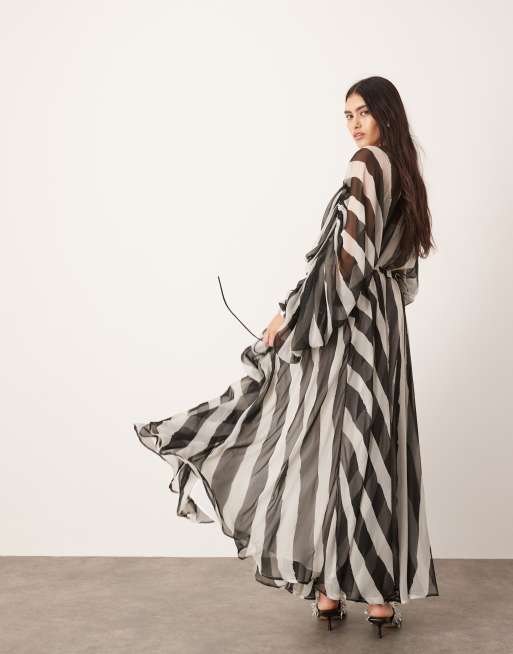 ASOS EDITION Robe longue oversize rayee en mousseline avec taille froncee Noir et blanc ASOS