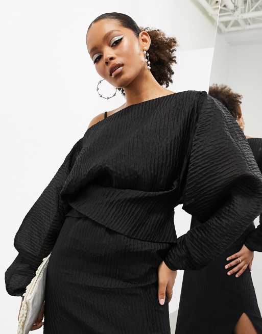 ASOS EDITION Robe longue plissee volumineuses a manches longues Noir ASOS