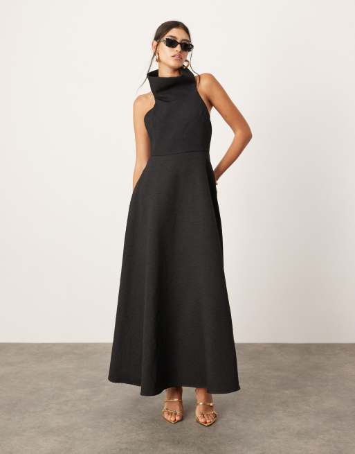 ASOS EDITION - Robe longue texturée trapèze à encolure américaine prononcée - Noir