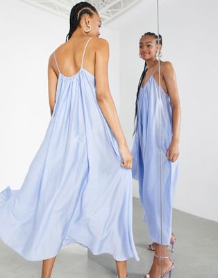 Femme EDITION - Robe longue trapèze à fines bretelles avec liens à l'encolure - Bleu pastel