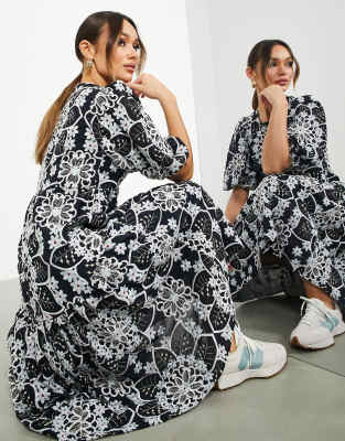 ASOS EDITION - Robe mi-longue à fleurs géométriques brodées avec ourlet à volants - Bleu marine