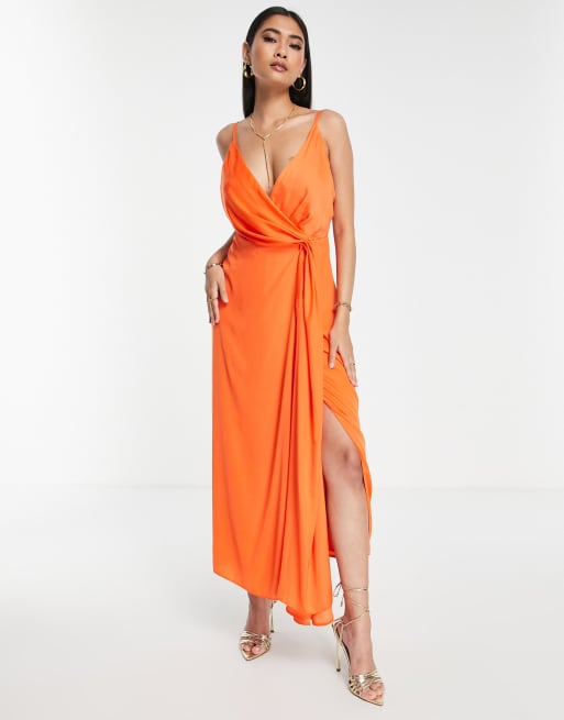 ASOS EDITION Robe mi longue drap e sur le c t en satin bretelles fines Orange