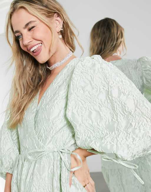 ASOS EDITION - Robe mi-longue portefeuille texturée à fleurs, 3 de 4