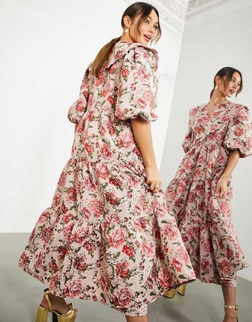 ASOS EDITION – Różowa luźna sukienka midi z muszelkowym wykończeniem przy kołnierzu i żakardowym kwiatowym wzorem