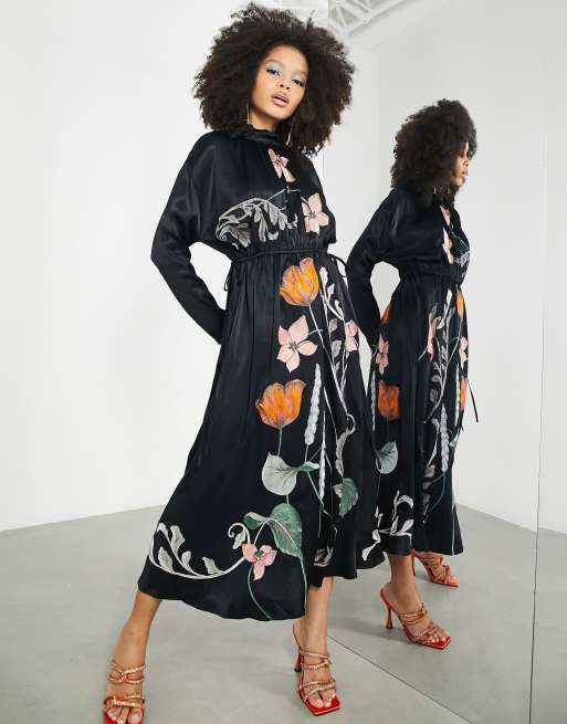 Hangen invoeren Zwaaien ASOS EDITION - Satijnen midi jurk met geborduurde bloemen en trekkoord in  zwart | ASOS