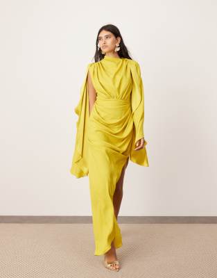 ASOS EDITION - Satin-Maxikleid in Hellgrün mit Raffung und plakativen Ärmeln