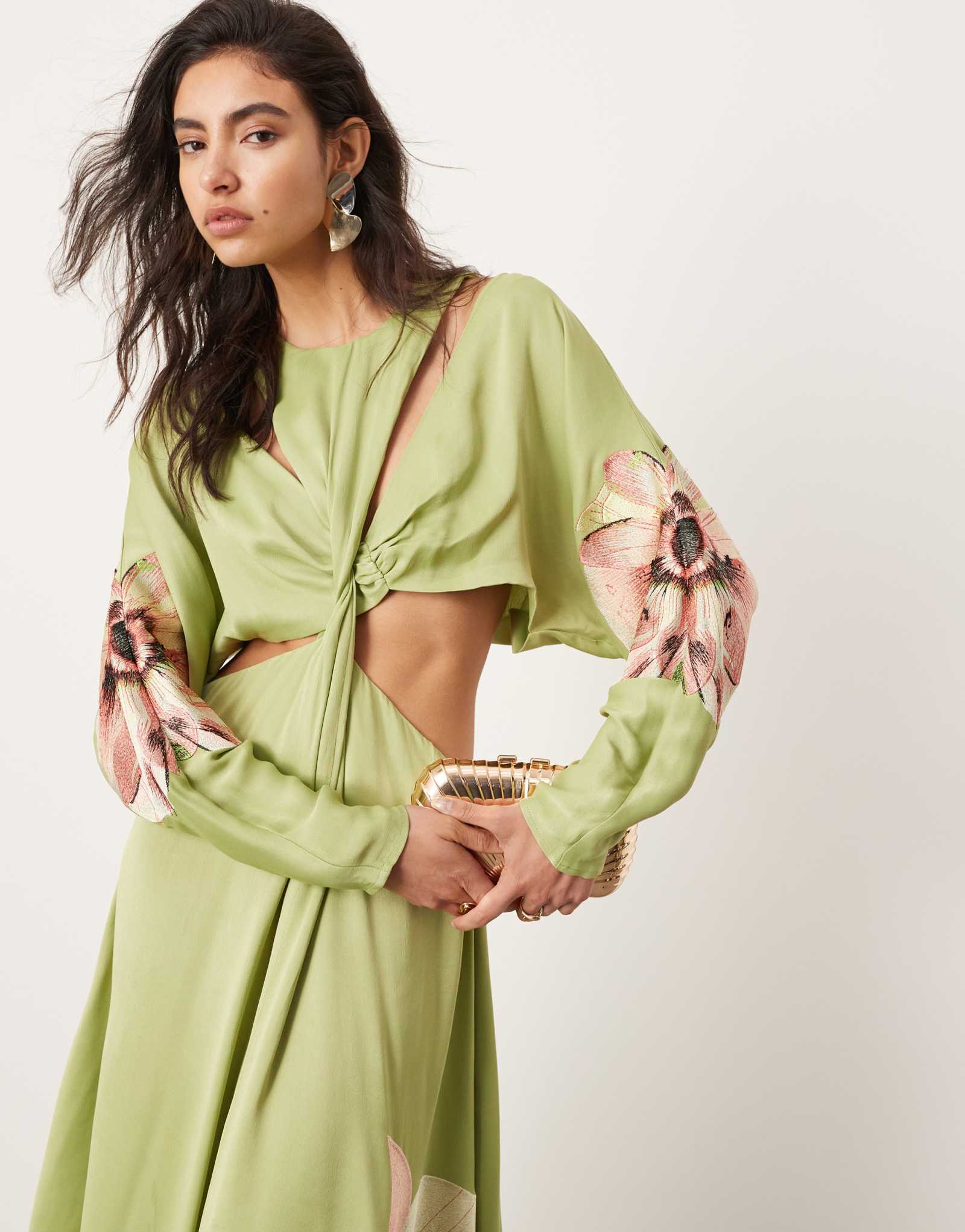 Атласное платье макси с вышивкой в виде крыльев летучей мыши ASOS EDITION зеленого цвета с вырезами в виде лепестков