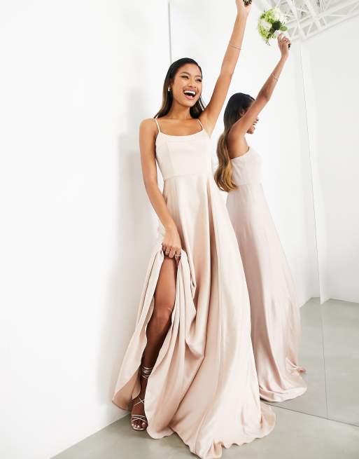 ASOS Edition – Satynowa sukienka maxi na ramiączkach z pełną spódnicą w kolorze perłowego różu