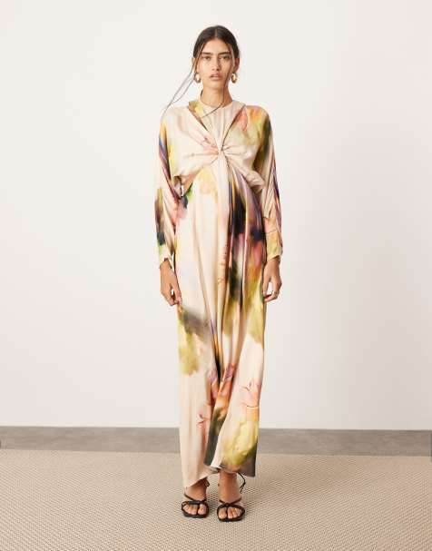 ASOS Edition – Satynowa sukienka maxi z wycięciami i rękawami typu nietoperz w różowy wzór - view 1