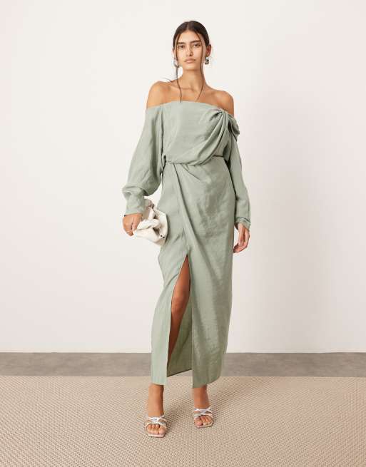 ASOS EDITION – Schulterfreies Midikleid in Salbeigrün mit verdrehtem Detail und Zierausschnitt