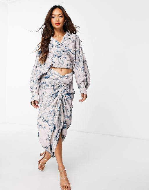 ASOS EDITION – Spódnica midi z kopertowym przodem i wzorem w konie, 3 z 4
