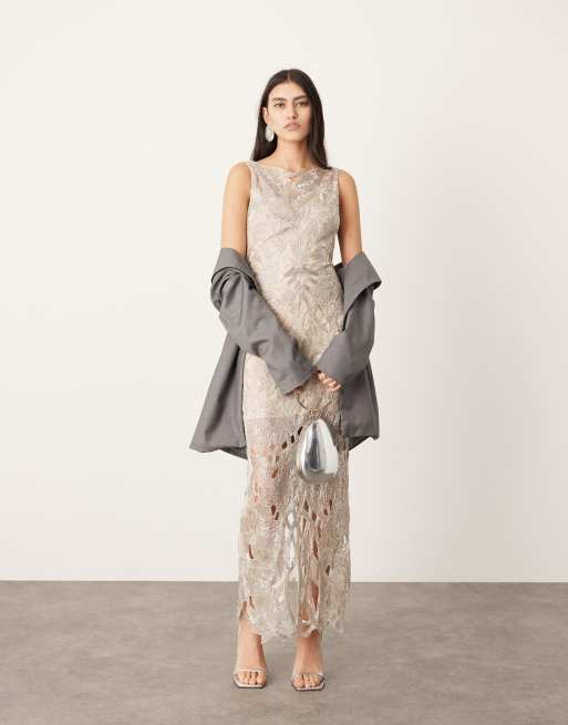 ASOS Edition – Srebrna zdobiona sukienka maxi z odkrytymi plecami i w kwiatowy wzór z wycinanymi wstawkami