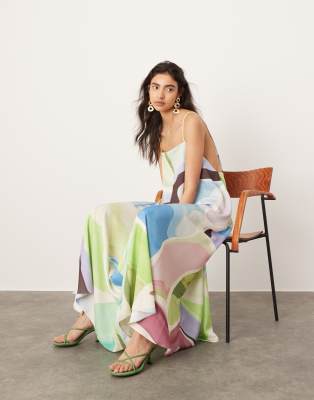 ASOS EDITION - Statement-Maxikleid mit geometrischem Wirbelmuster und eckigem Ausschnitt-Bunt