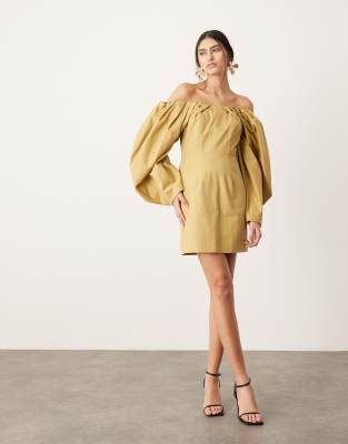 ASOS EDITION - Strukturiertes Minikleid in der Farbe Honey mit Bardot-Ausschnitt-Gelb