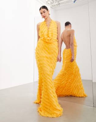 ASOS EDITION - Strukturiertes Statement-Maxikleid in Orange mit Wasserfallausschnitt