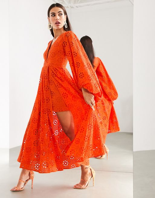 ASOS EDITION – Sukienka midi z angielskim haftem na całej powierzchni i  obszernymi rękawami w kolorze pomidorowym | ASOS