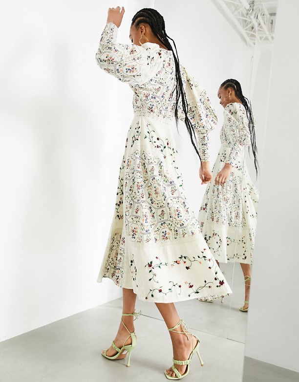  100% Gwarantowana ASOS EDITION – Sukienka midi z koronkowymi wstawkami i kwiatowym haftem Wielokolorowy