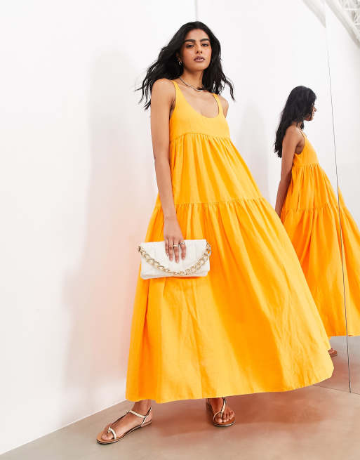 ASOS EDITION - Supervolle maxi-jurk met stroken en lage ronde hals in goudsbloem-oranje