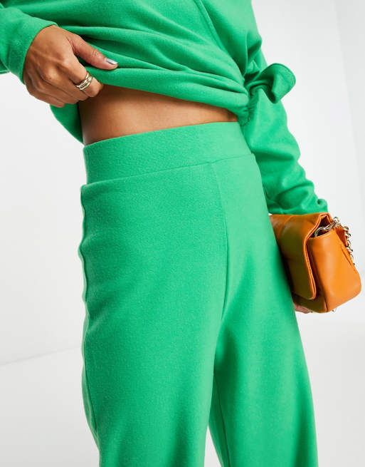 ASOS EDITION – Superweiche Hose in leuchtendem Grün mit weitem Bein, Kombiteil, 3 von 4