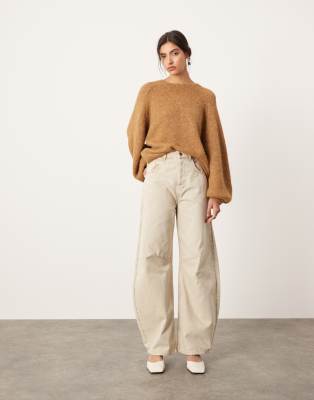 ASOS EDITION - Sydney - Barrel-Leg-Jeans in verwaschenem Ecru mit hohem Bund-Weiß