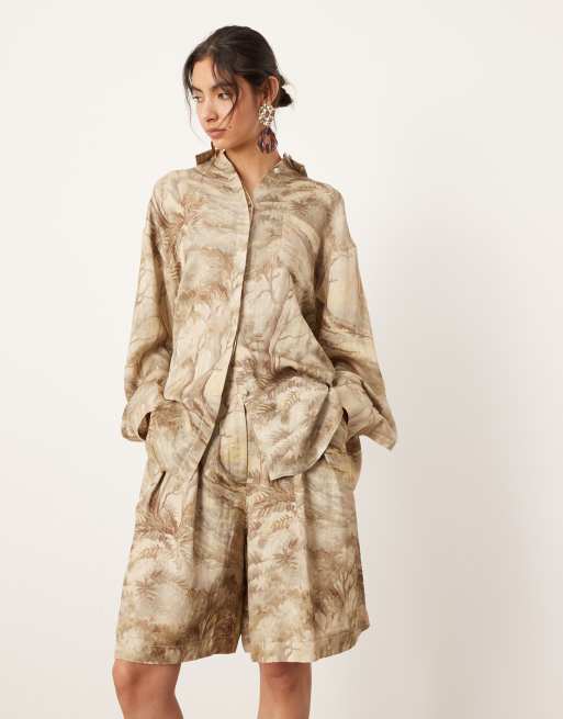 ASOS EDITION – Szorty miejskie z nadrukiem krajobrazu, część zestawu