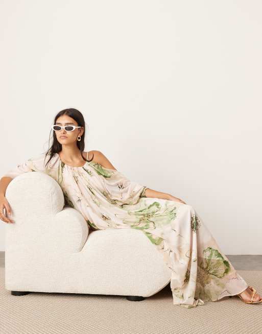 ASOS Edition – Szyfonowa sukienka maxi z odkrytymi plecami i drapowanymi ramionami w duży wzór kwiatowy