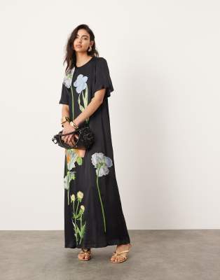 ASOS EDITION - T-Shirt-Kleid in Maxilänge aus Satin in Schwarz mit Blumenstickerei