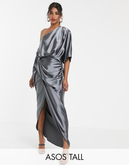 ASOS EDITION Tall - Gedrapeerde asymmetrische lange jurk van satijn