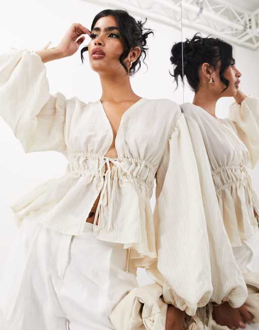ASOS EDITION - Top color crema a righe con dettaglio arricciato e maniche voluminose