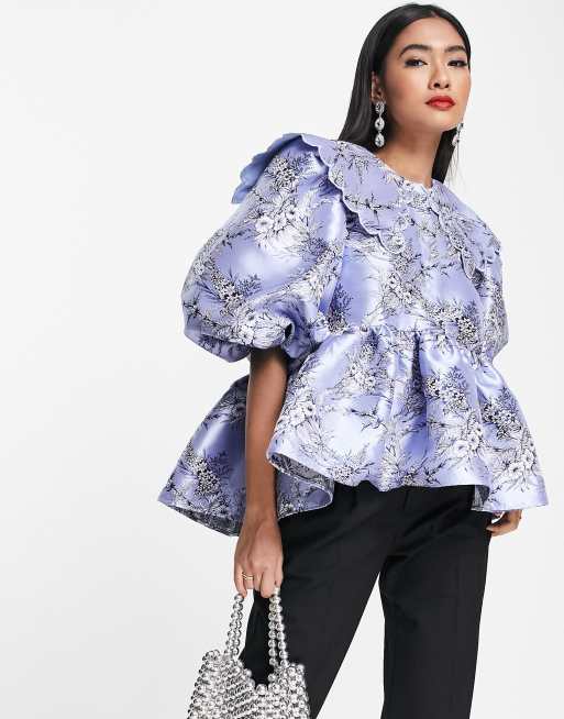 ASOS Edition - Top grembiule in jacquard blu a fiori con colletto