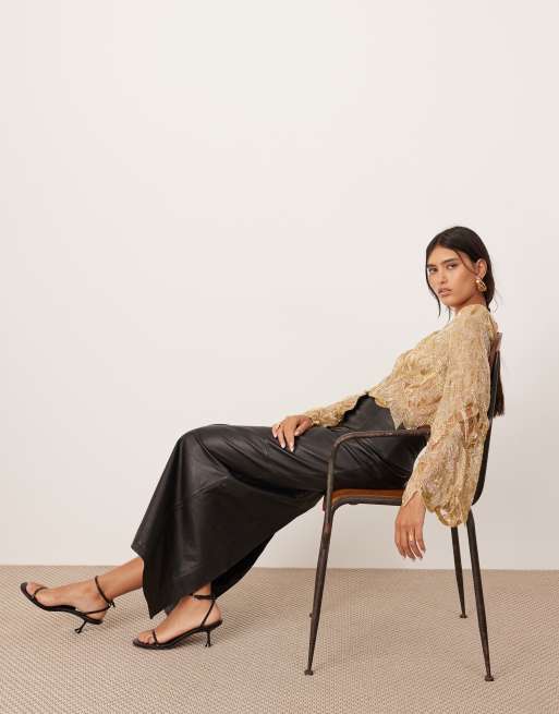 ASOS EDITION - Top met lange mouwen, uitsnijdingen en geborduurde bloemversiering in goud, 4 van 4
