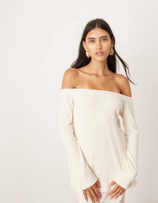 ASOS Edition - Top taglio lungo in jersey crema con scollo Bardot e spacco sul fondo in coordinato