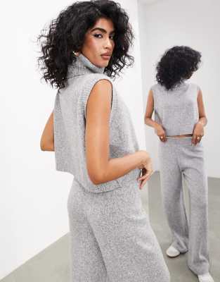 sleeveless knit turtleneck