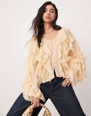 ASOS EDITION - Ultimate - Bluse in Beige mit Rüschen und unbehandeltem Saum-Braun