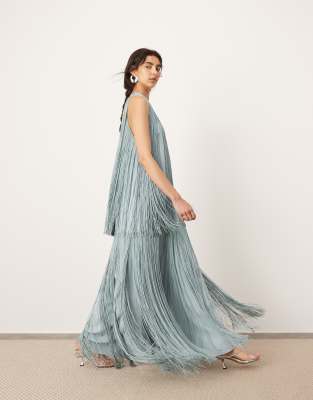 ASOS EDITION - Ultimate - Maxikleid in Puderblau mit Ringerrücken und Fransenbesatz