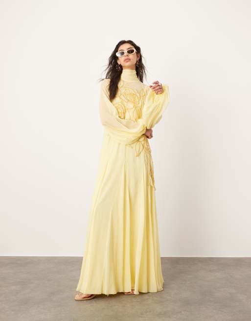 ASOS EDITION - Vestito lungo a trapezio giallo tenue con maniche a campana, dettaglio floreale applicato e allacciatura al collo