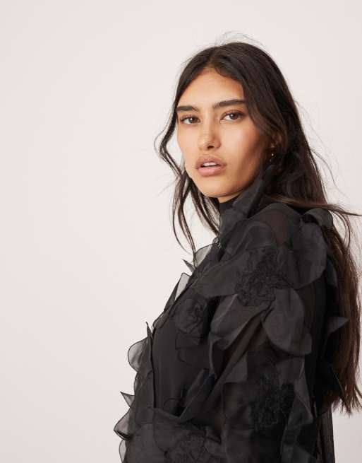 ASOS EDITION - Vestito lungo a trapezio nero con laccio sul collo e applicazioni floreali, 3 di 4