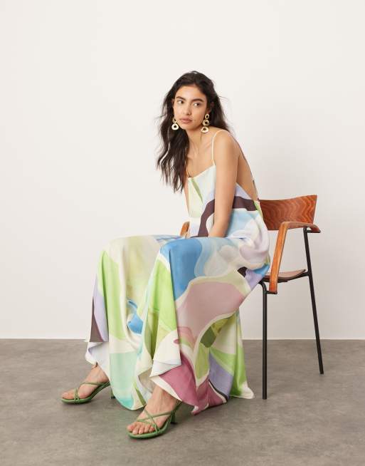 ASOS EDITION - Vestito lungo appariscente con stampa geometrica astratta e scollo quadrato