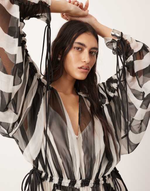 ASOS Edition Vestito lungo in chiffon stretto in vita con stampa a righe bianche e nere ASOS