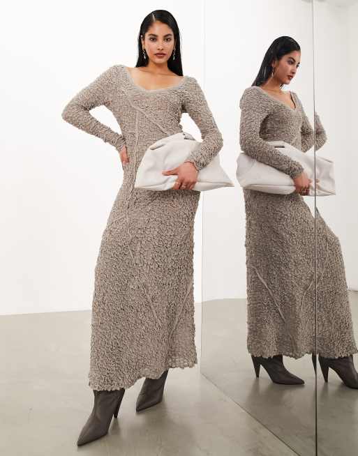 ASOS Edition - Vestito lungo in tessuto stropicciato testurizzato con scollo rotondo e cuciture color avena