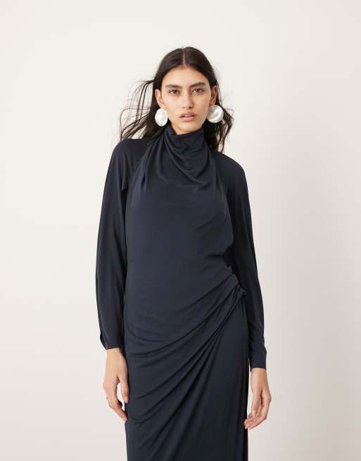 ASOS EDITION - Vestito lungo premium accollato blu scuro con scollo ad anello sul retro, 2 di 4