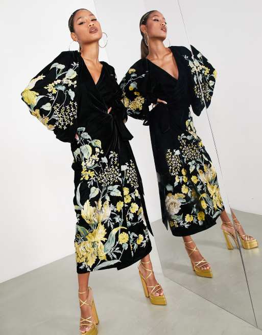 ASOS EDITION - Vestito midi a portafoglio in velluto chintz nero ricamato con maniche a campana