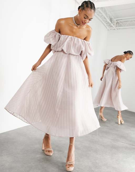 ASOS EDITION - Vestito midi con spalle scoperte e maniche a sbuffo, color cipria