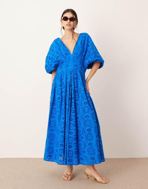 ASOS Edition - Vestito midi in pizzo con maniche ampie e scollo profondo blu