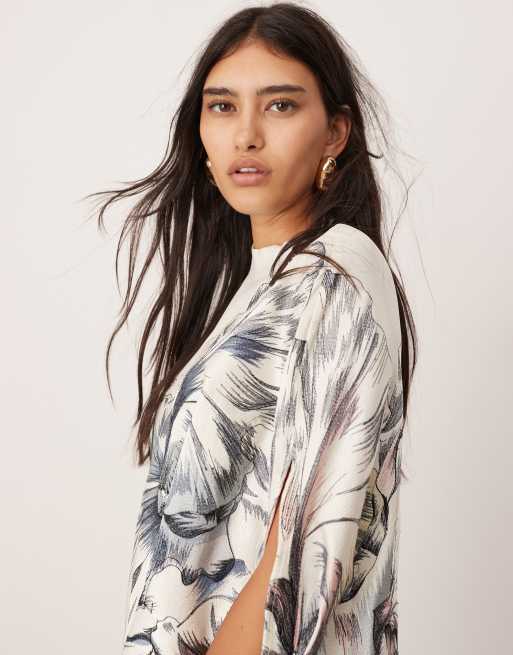 ASOS EDITION – Vit, storblommigt broderad midiklänning med asymmetrisk fåll och hög krage, 2 av 4