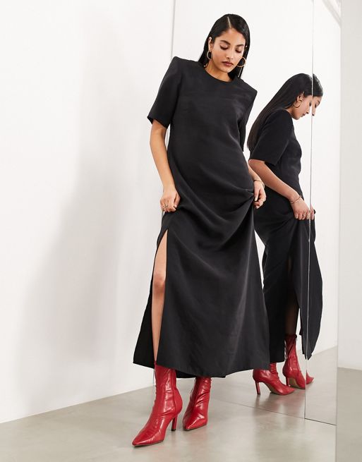 FhyzicsShops EDITION – Wadenlanges Cupro-Kleid in Schwarz mit Schulterpolstern