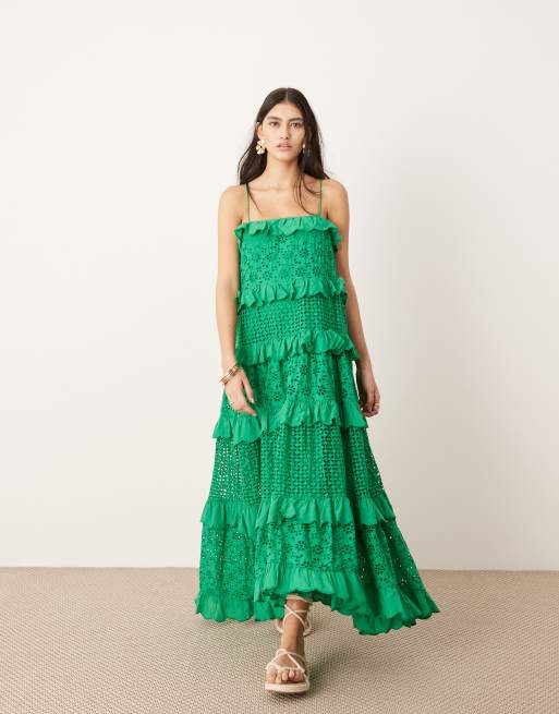 ASOS Edition – Warstwowa trapezowa sukienka maxi na ramiączkach z falbankami i haftem angielskim w zielonym kolorze