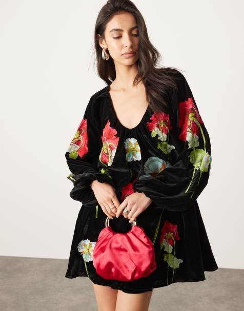 ASOS EDITION – Weites Minikleid aus Samt in Schwarz mit Blumenstickerei und tiefem Ausschnitt - view 1